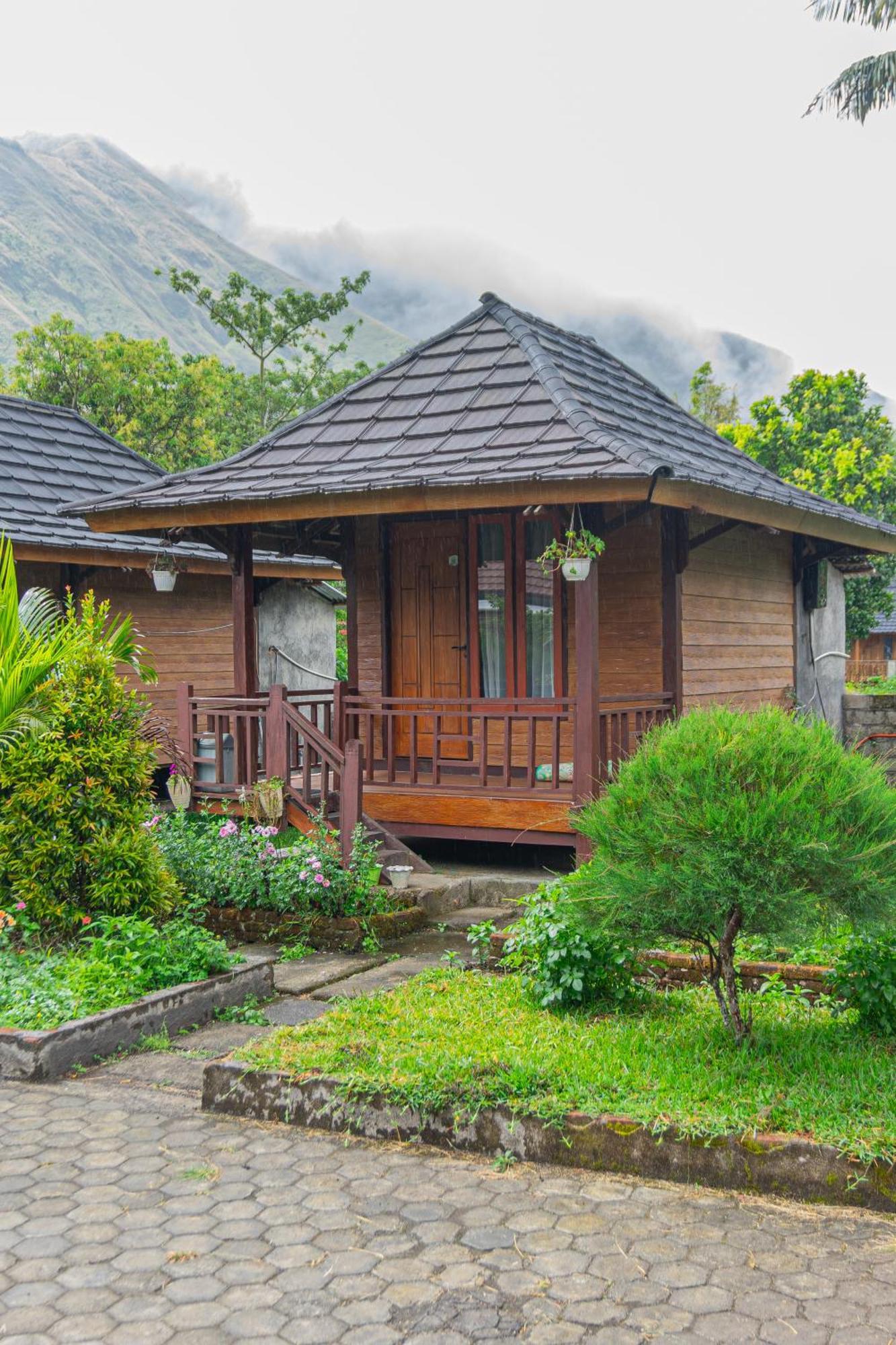 Puncak Rinjani Lodge Sembalunlawang Exterior foto